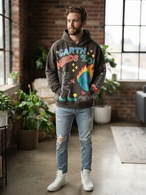 EARTH NEEDS LOVE gray graphic Unisex hoodie size M.